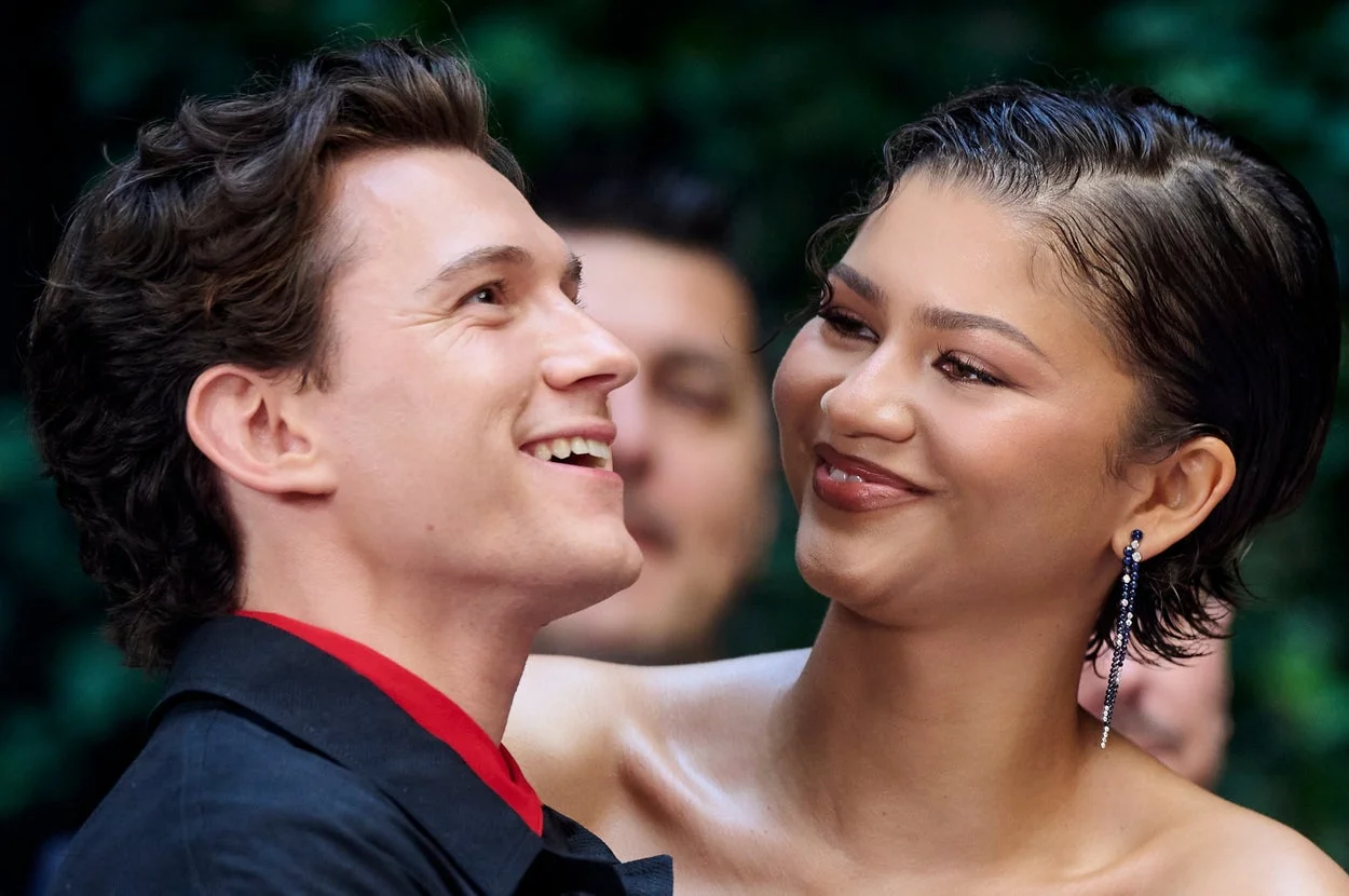 Zendaya Is Being Praised For Her Professionalism After People Noticed This One Tiny Detail When She Poked Fun At Her Husband, Tom Holland, In A New Interview