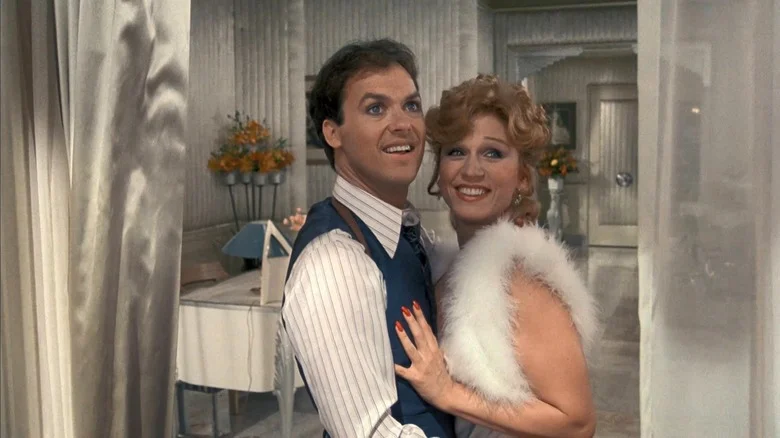 Johnny and Lil smiling out at the world in Johnny Dangerously