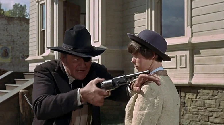 John Wayne as Rooster and Kim Darby as Mattie, meeting in True Grit