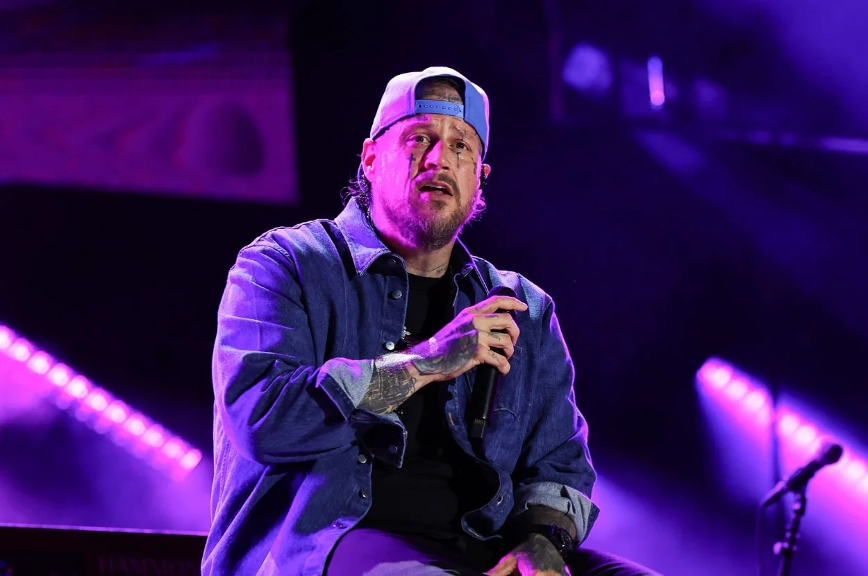 "I Thought The Crowd Was Going To Riot": 29 People Revealed The Worst Artists They've Seen Perform Live, And Some Of These Might Shock You