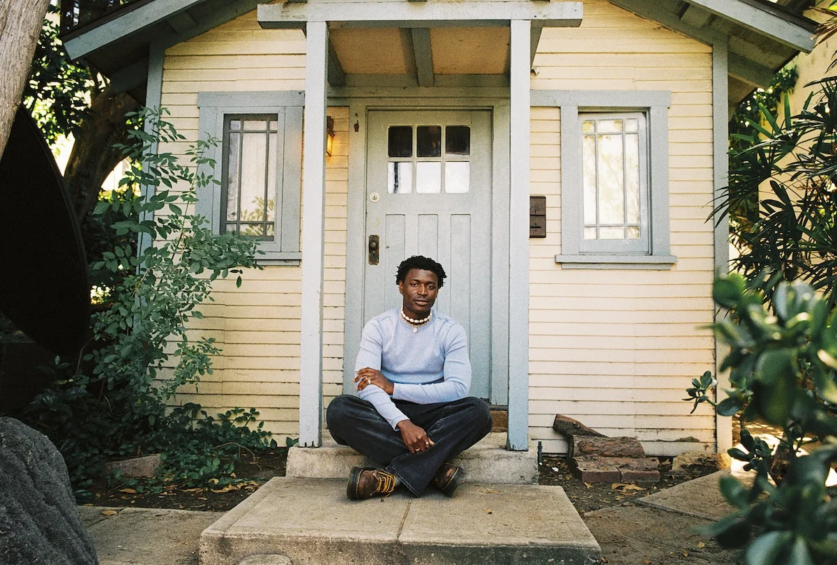 A Child of the First Liberian Civil War, Singer-Songwriter Mon Rovîa Plants His Roots in Tennessee