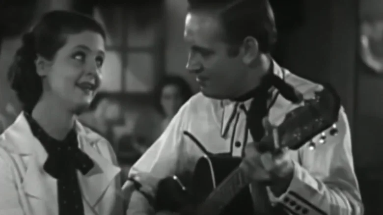 Mary Ann Lee and Gene Autry singing together in Oh, Susanna!